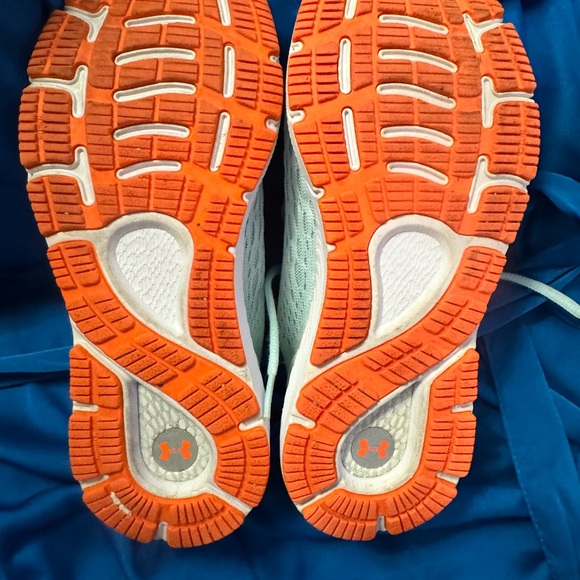 Mint Blue Under Armour Size 7.5 - Picture 3 of 9